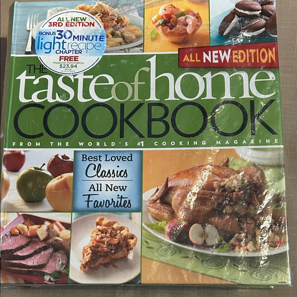 NWT Taste of Home Cookbook - Green and Red Edition
